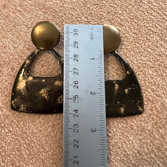 Metal door knocker earrings - Picture 2 of 3